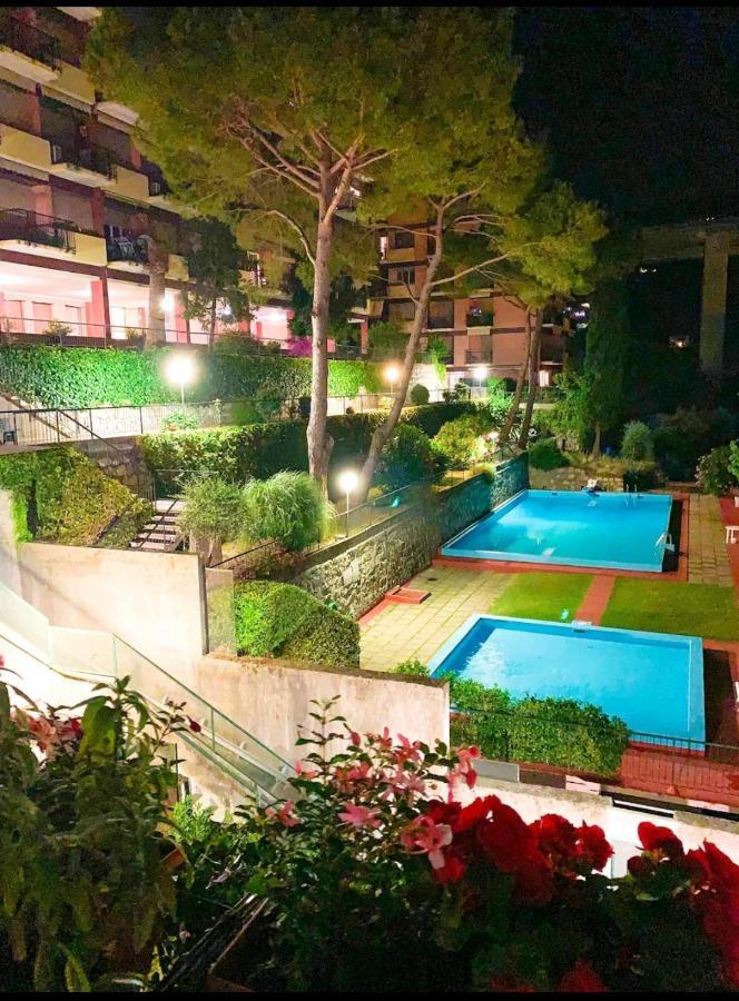 Camera Privata Nell'Appartamento In Zona Residenziale Con 2 Piscine ราปาลโล ภายนอก รูปภาพ